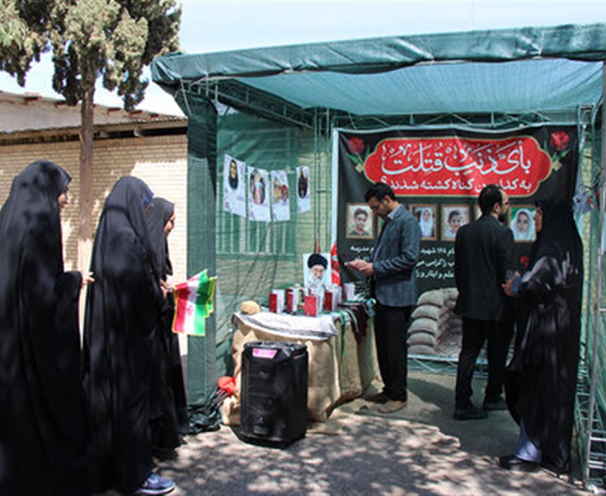 ️غرفه گرامیداشت هفته دفاع مقدس در دانشکده علوم پزشکی سیرجان برپا شد