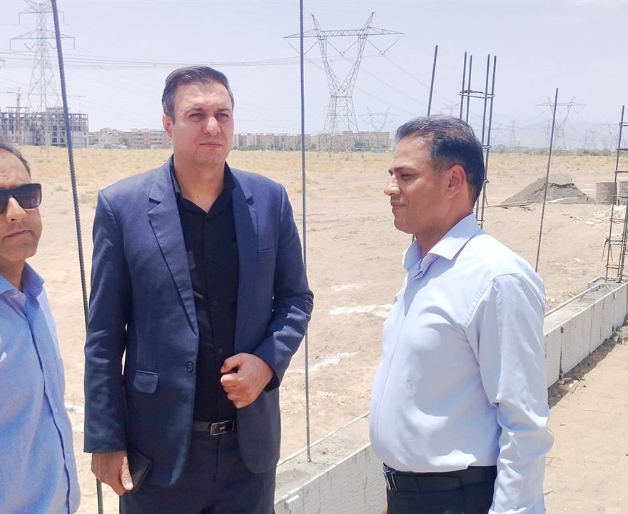 بازدید رئیس دانشکده علوم پزشکی سیرجان از روند اجرای پروژه حصارکشی پردیس و پیگیری تسریع در تکمیل فاز نخست