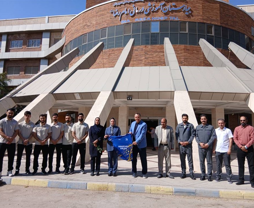 تجلیل بازیکنان تیم فوتسال گهرزمین از سپیدپوشان سلامت در روز پرستار