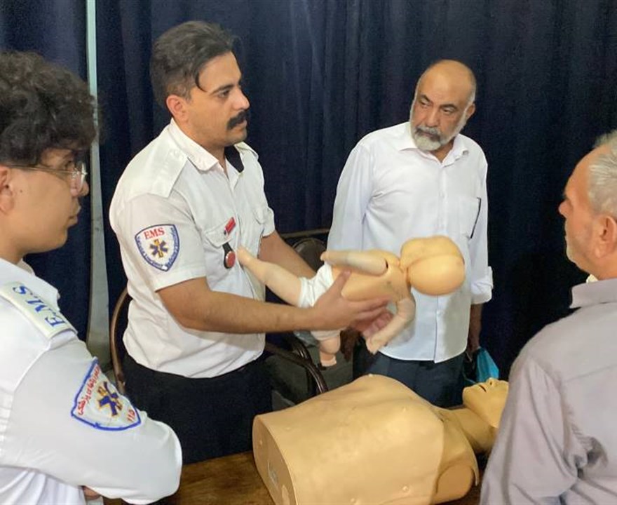 برگزاری میز خدمت اورژانس پیش‌بیمارستانی در محل برگزاری نماز جمعه